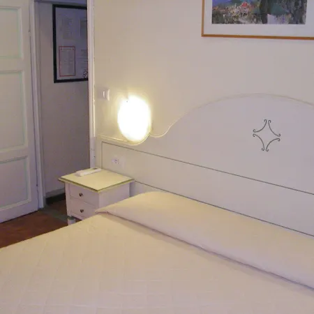 Crocini 3*