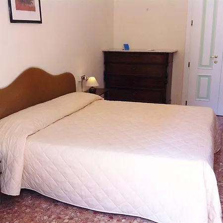 Crocini Hotel